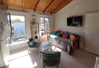 CORDOBA AEROPUERTO KEMPES QUORUM HOSPITAL ALLENDE PRIVADO Siglo XXI Universidad PASCAL Templo Mormon de Villa Belgrano has Balcony rooms