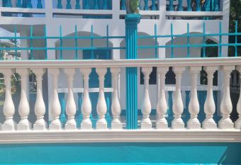 Los Delfines Hotel & Dive Center has Balcony rooms