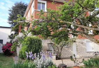 Studio & Apartment 3 rooms in a villa at Sceaux 600m RER B direct to Notre-Dame has Balcony rooms