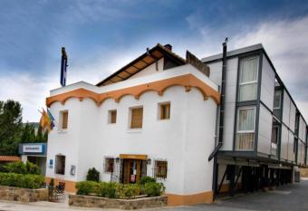 Hotel De Jerica allows 18 year olds to book a room