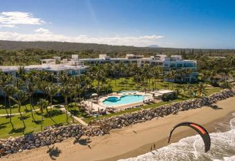 Seawinds luxury beach front D38 has Balcony rooms