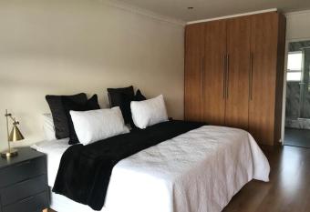 Wattlegrove Guesthouse has Balcony rooms