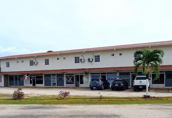 Brisas de Cocl   allows 18 year olds to book a room