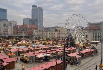 LivingRoom 2 allows 18 year olds to book a room