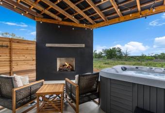Ashlee's Farmhaus hot tub fireplace in town allows 18 year olds to book a room