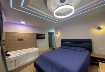 Deluxe Apartment In City Center has rooms with a private hot tub