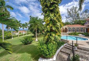 Music Mansion has Balcony rooms