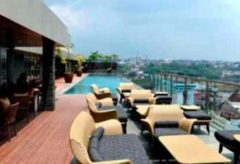 Cozy apartment in Louis kienne simpanglima has Balcony rooms