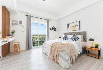 Amani Grand #332, Near Mactan Airport,Fast WIFI, Netflix & Pool has Balcony rooms