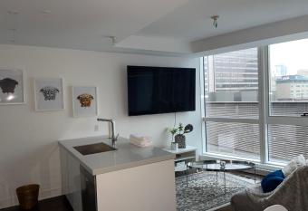 Luxury Condo Dtown Montreal has Balcony rooms