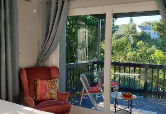 MaeStorm Gardens Relax:Reload:Refresh Private room in nature lodge allows 18 year olds to book a room