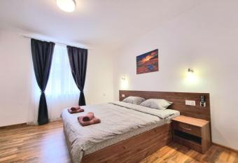 Quiet Apartment in Silvy s Pretty House has Balcony rooms