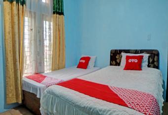 SPOT ON 91966 Onasis Syariah Inn allows 18 year olds to book a room