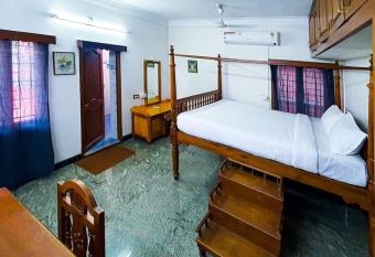 Lovely 2 bedroom apartment, white town Pondicherry has Balcony rooms