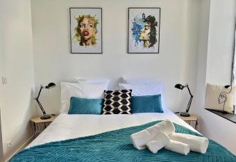 Loc Ouest 17 allows 18 year olds to book a room