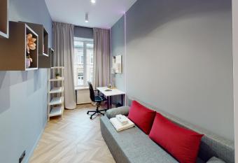 VIPoL Pokoje Kolorowe allows 18 year olds to book a room