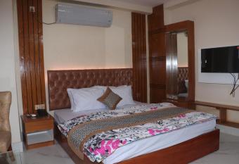 Hotel Blue Moon has Balcony rooms