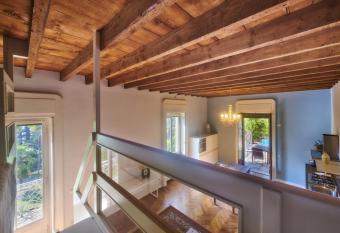 Design Loft in Villa Magnolia has Balcony rooms