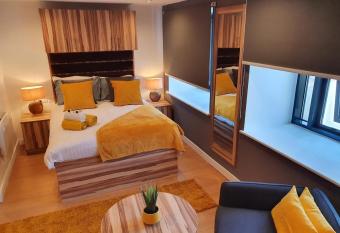 Palace Studios allows 18 year olds to book a room