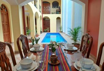 3 BR Colonial Downtown With Private Pool King Beds allows 18 year olds to book a room