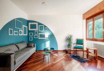 Blue Mood - by MyHomeInComo has Balcony rooms