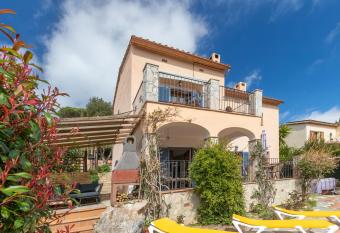 Casa Romanya has Balcony rooms