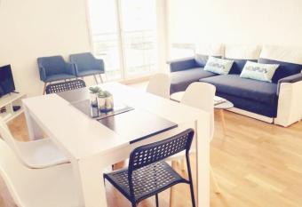 OLYMPE has Balcony rooms