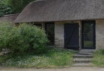 Studio ind  pendant proche Gu  rande allows 18 year olds to book a room