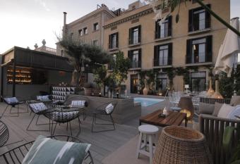 Hotel Oasis has Balcony rooms