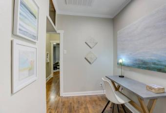 Cooper Young Bungalow B has Balcony rooms