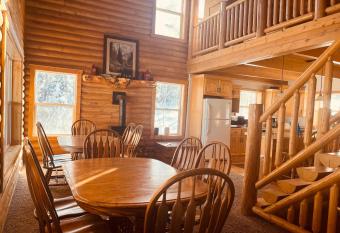 Balsam Hill Lodge - Sleeps 15 has Balcony rooms