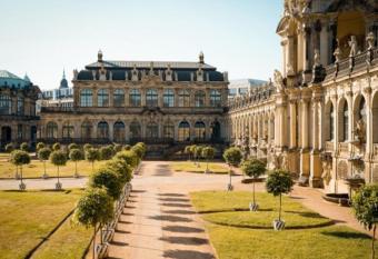 HAUPT Bahnhof und University N  he, g  nstig Obergescho   nur f  r Frauen only booked for women has Balcony rooms