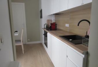 Bourg-la-Reine : joli appartement de 20 m   allows 18 year olds to book a room