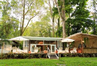 Gigi Brown Villa Frida Beachfront has Balcony rooms