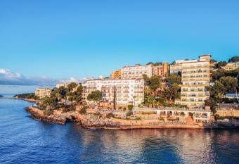 Roc Illetas has Balcony rooms