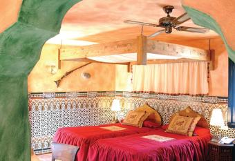 Hotel Amanhavis has rooms with a private hot tub