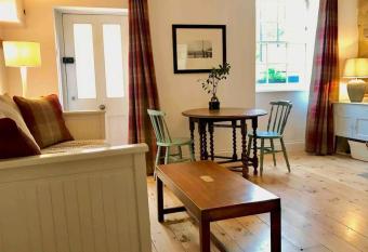 Beachfront apartment with wood burner & courtyard allows 18 year olds to book a room