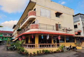 2 Vikings Guesthouse has Balcony rooms