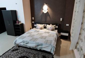 Urbanika - 02 Bedroom Apartment with free parking. has Balcony rooms