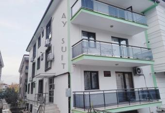 Ay Suit (Ataman Apt) has Smoking/Balcony rooms