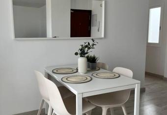 Precioso apartamento nuevo con terraza allows 18 year olds to book a room