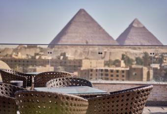 Pyramids Quen Hotel has Balcony rooms