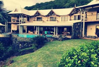 Wonderful Manor Villa 6-bedrooms with pool has Balcony rooms