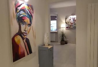 Maison 22 has Balcony rooms