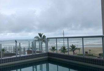 Vila Cai  ara Apto    beira mar! Novinho has Balcony rooms