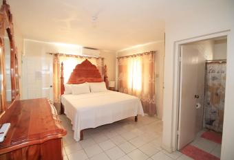 Monthly King Suite Apartment With Kitchen, Hot Water, AC & Balcony has Balcony rooms