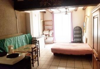 Studio 22m2, 1er   tage, hyper centre Orl  ans 45000 allows 18 year olds to book a room