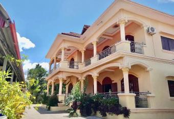 Villa Kampot Cafe has Balcony rooms