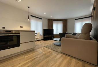 Apartamento Mk77 Le  n-Serranos allows 18 year olds to book a room