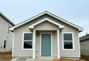 Lackland-area new cozy 2BR home has Balcony rooms